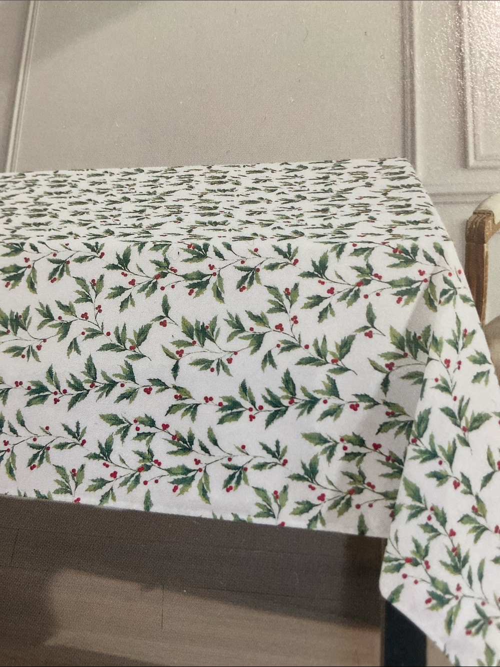 🎄 Laura Ashley tablecloth Holly holiday